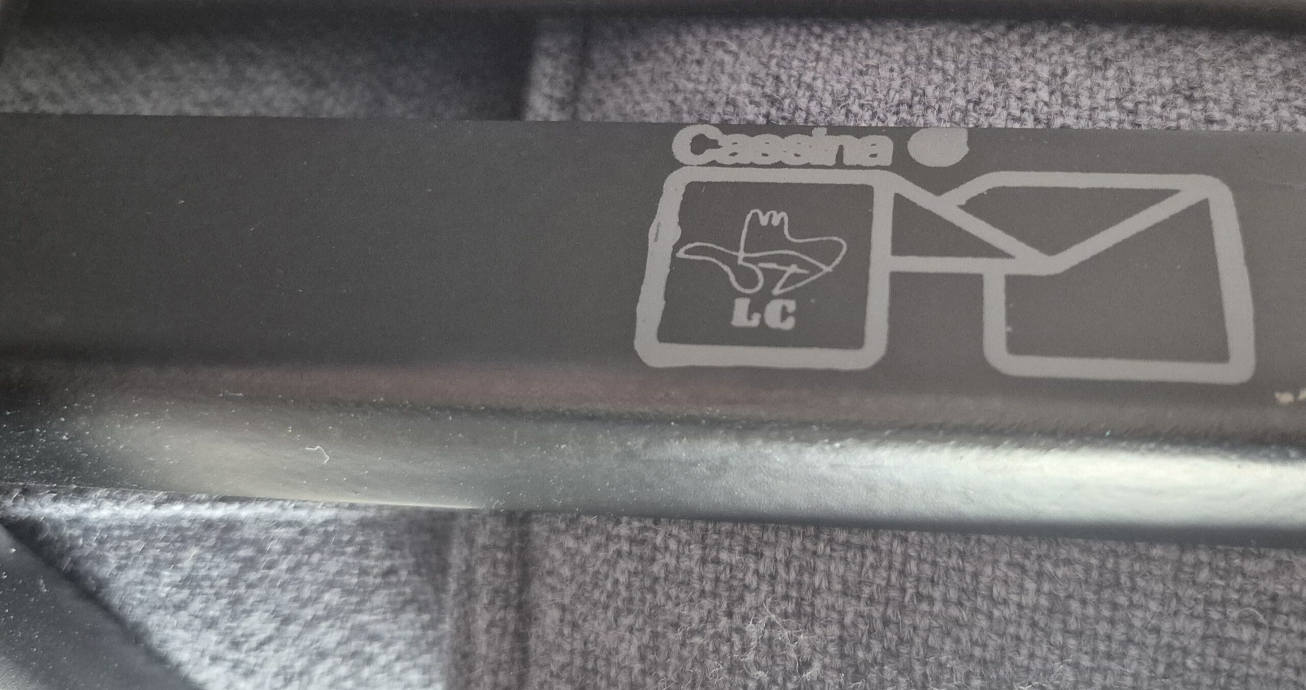 Original CASSINA Le Corbusier LC3 Sessel, grauer Stoff, schwarzes Gestell – Bild 9