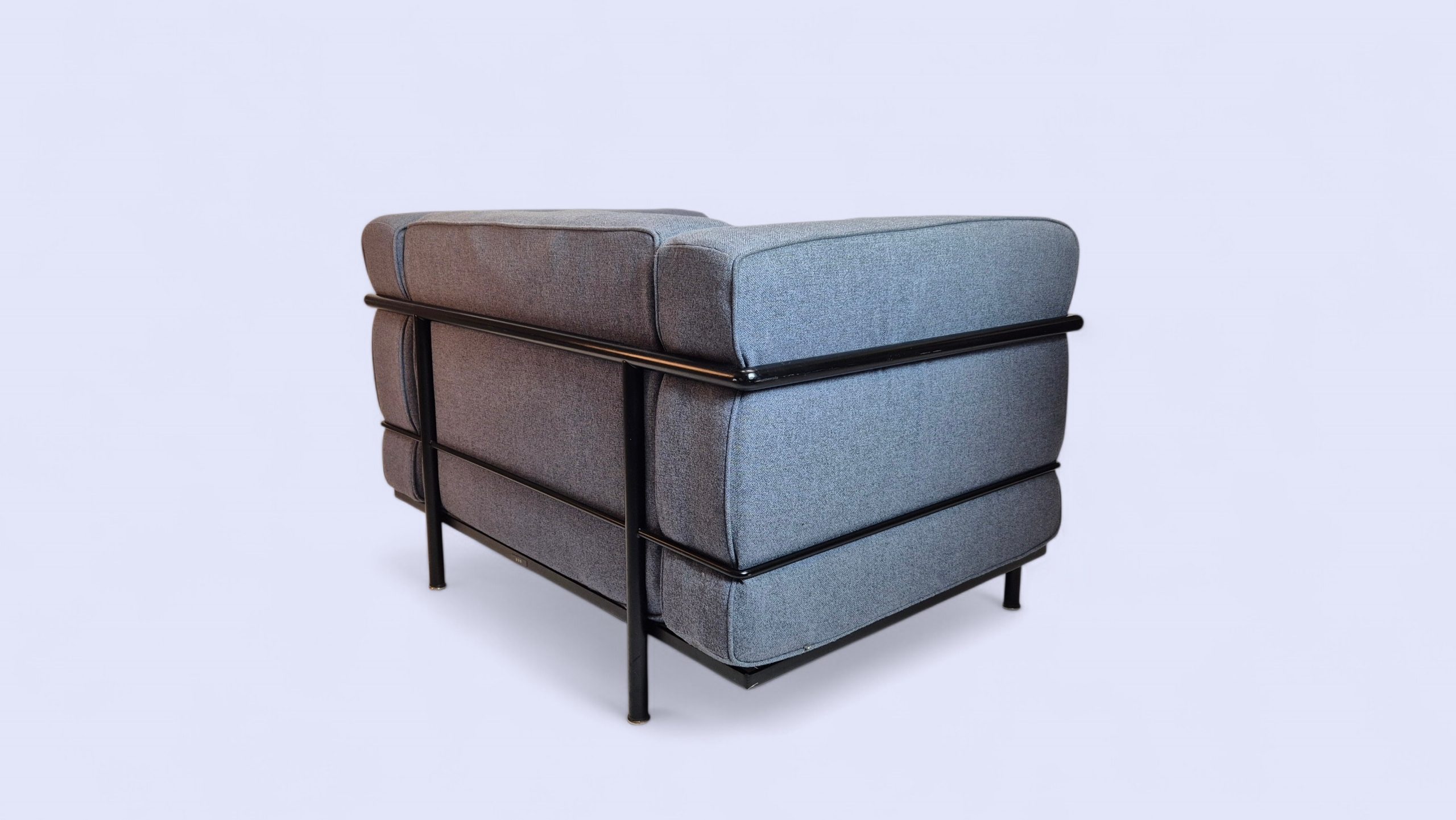 Original CASSINA Le Corbusier LC3 Sessel, grauer Stoff, schwarzes Gestell – Bild 6