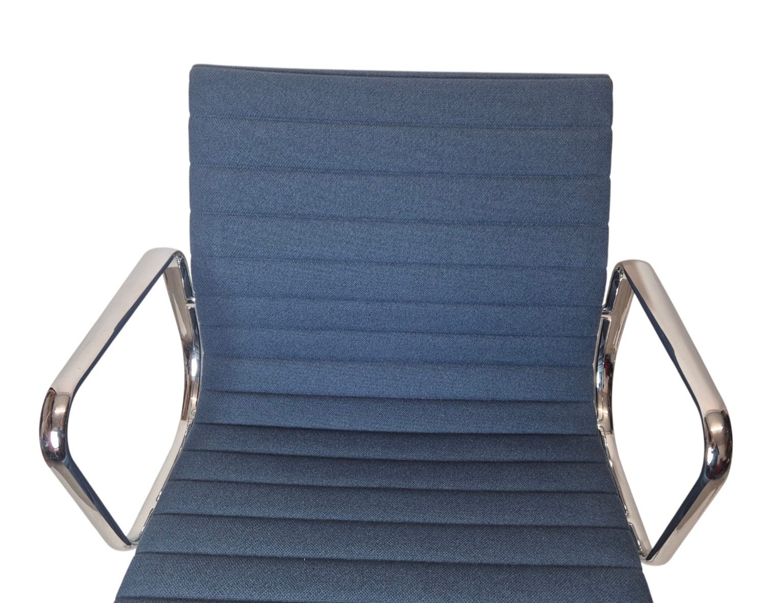 VITRA Eames Aluminium Chair EA 108 gebraucht Blau – Hopsak, verchromtes Gestell – Bild 12