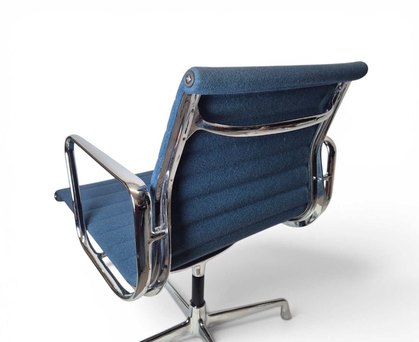 VITRA Eames Aluminium Chair EA 108 gebraucht Blau – Hopsak, verchromtes Gestell – Bild 10