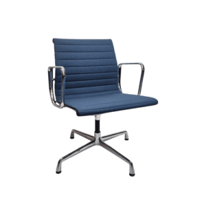 VITRA Eames Aluminium Chair EA 108 gebraucht Blau – Hopsak, verchromtes Gestell