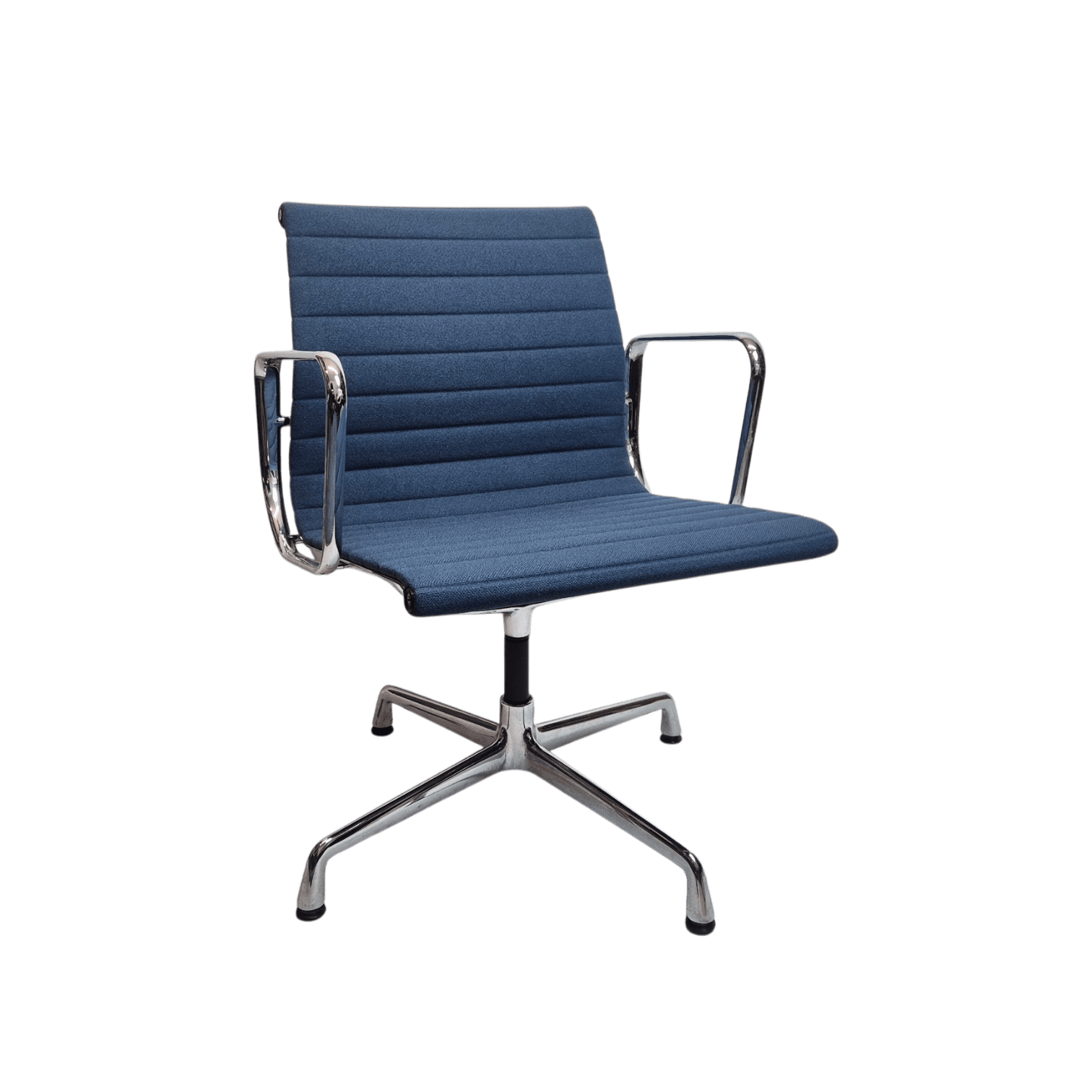 VITRA Eames Aluminium Chair EA 108 gebraucht Blau – Hopsak, verchromtes Gestell