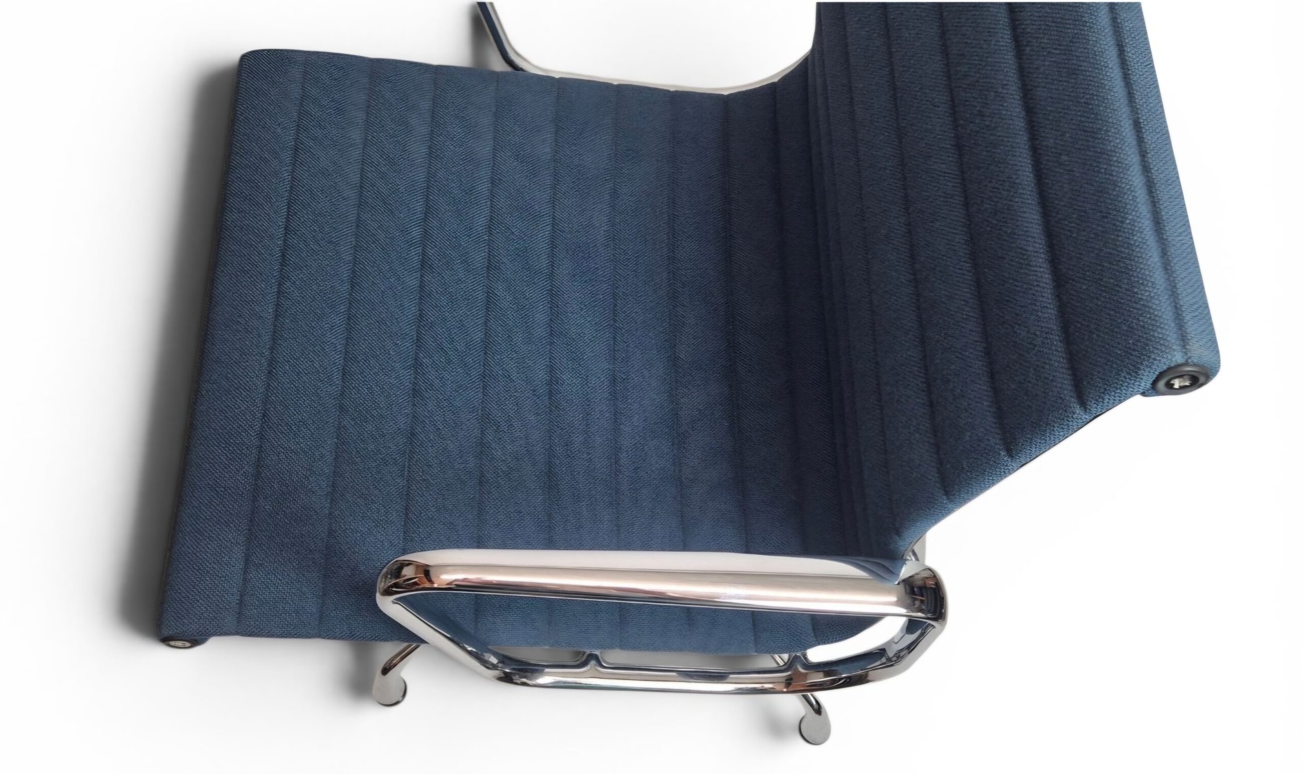 VITRA Eames Aluminium Chair EA 108 gebraucht Blau – Hopsak, verchromtes Gestell – Bild 11