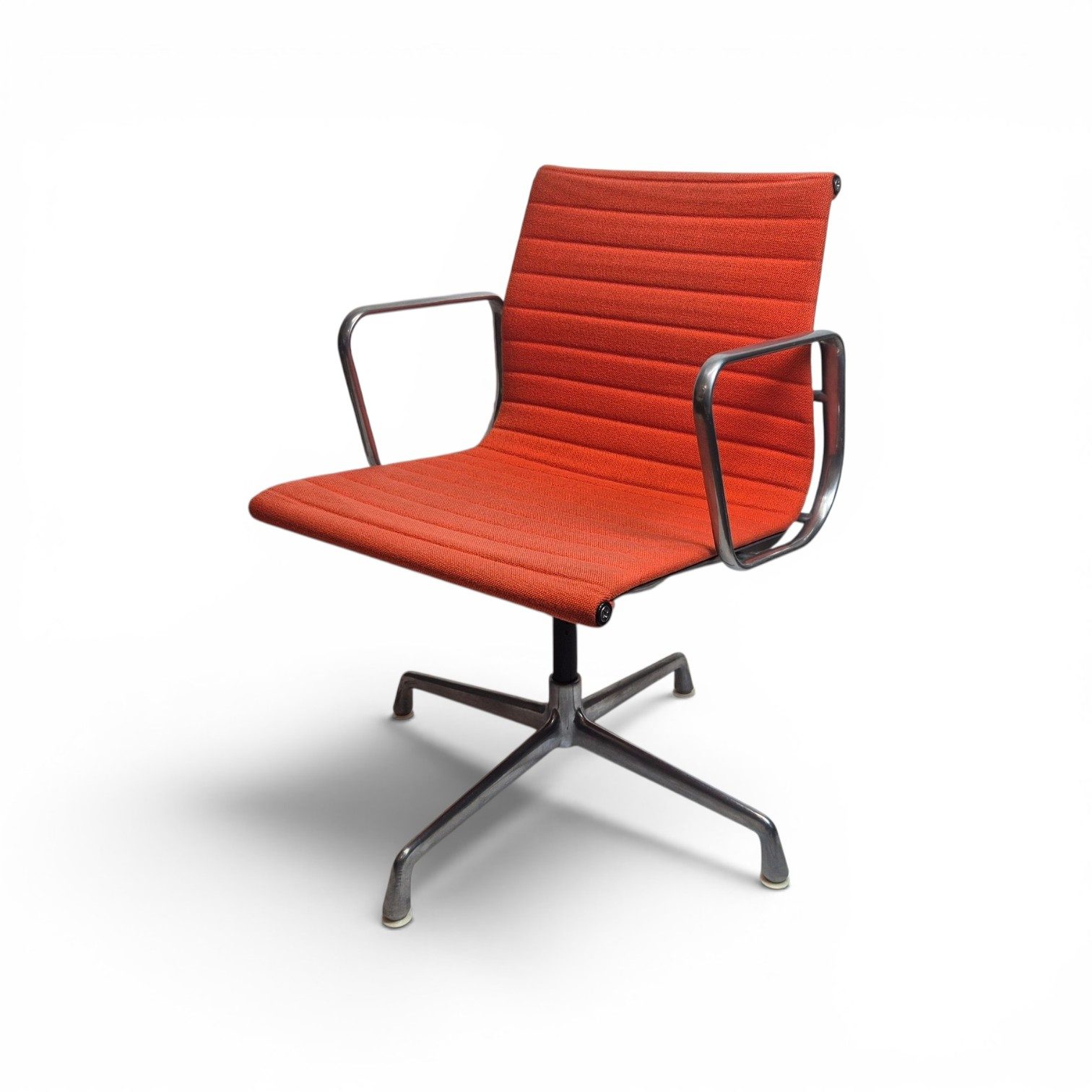 VITRA Eames Aluminium Chair EA 108 gebraucht Orange – Hopsak, Aluminiumgestell – Bild 3