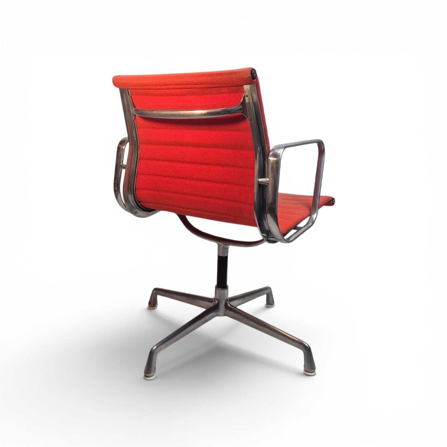 VITRA Eames Aluminium Chair EA 108 gebraucht Orange – Hopsak, Aluminiumgestell – Bild 4