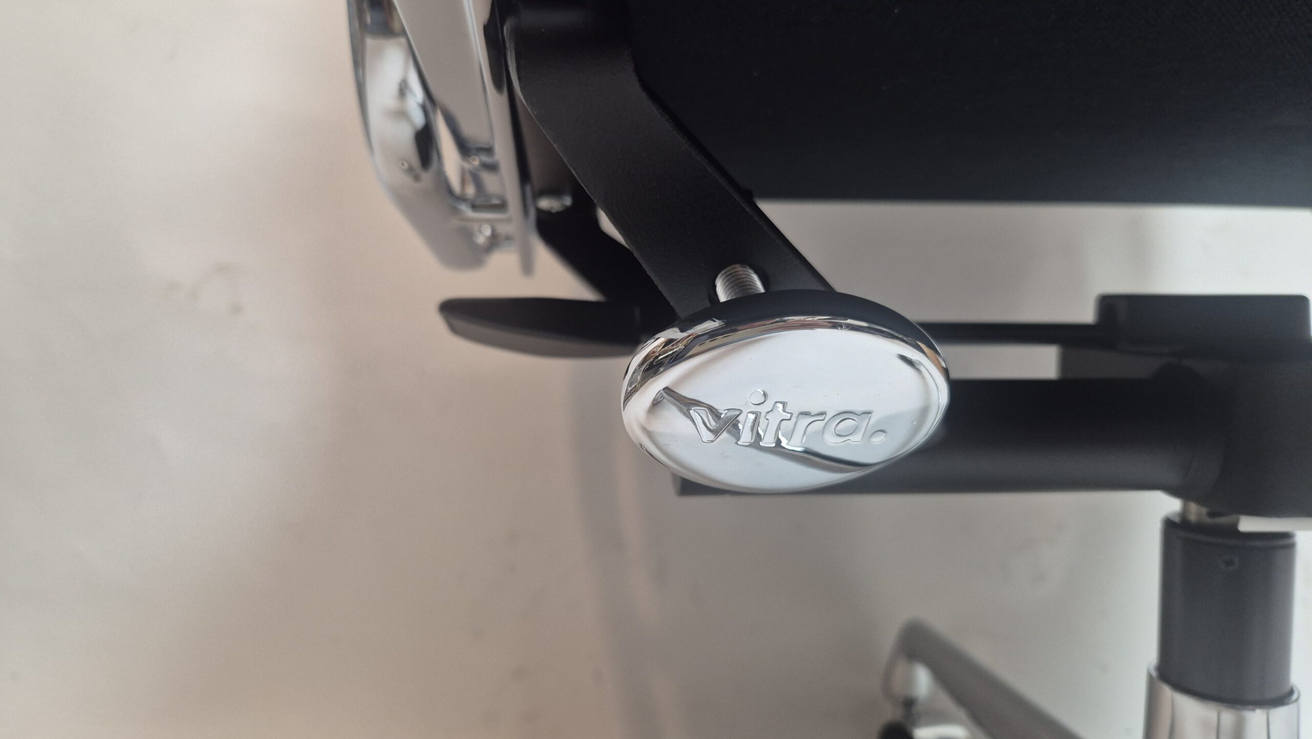 VITRA Eames Aluminium Chair EA 219 gebraucht Leder schwarz neuwertig – Bild 11
