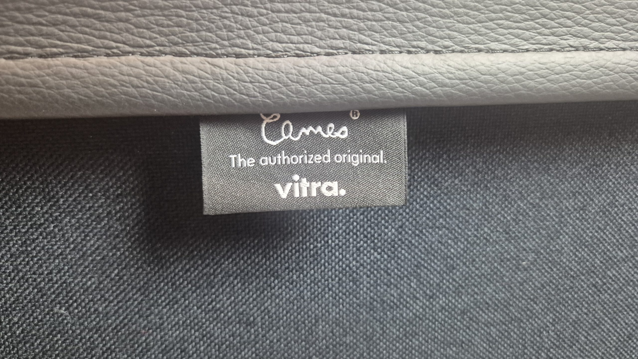 VITRA Eames Aluminium Chair EA 219 gebraucht Leder schwarz neuwertig – Bild 10