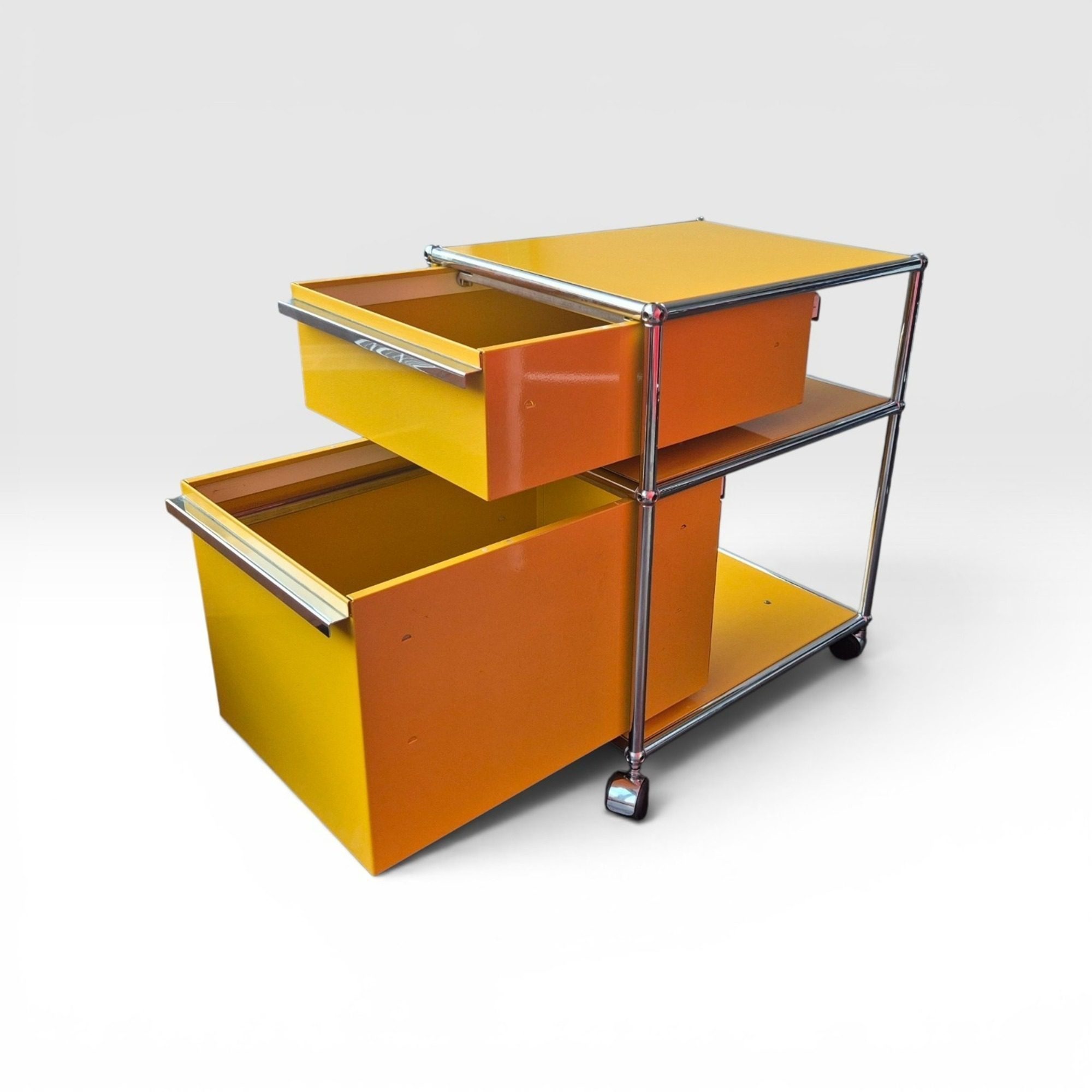 USM Haller Rollcontainer gelb mit 2 Schubladen – Original gebraucht – Detailaufnahme des Gestells