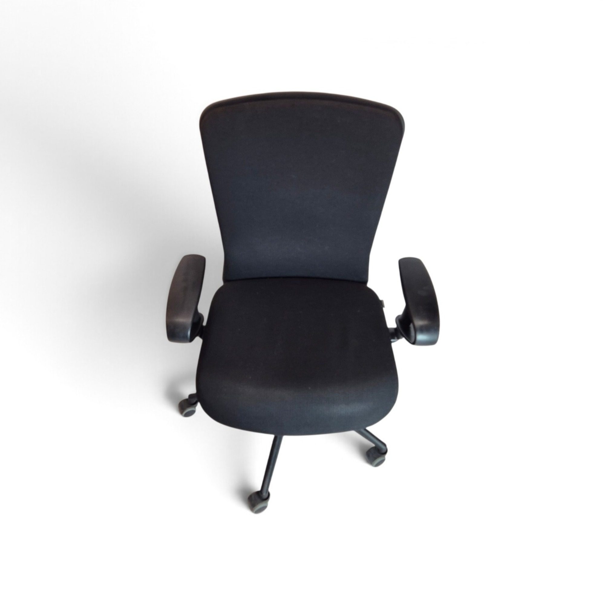 Girsberger Bürodrehstuhl gebraucht, Schwarz Stoff, Ergonomisch Black Edition, Original in der Draufsicht von vorne