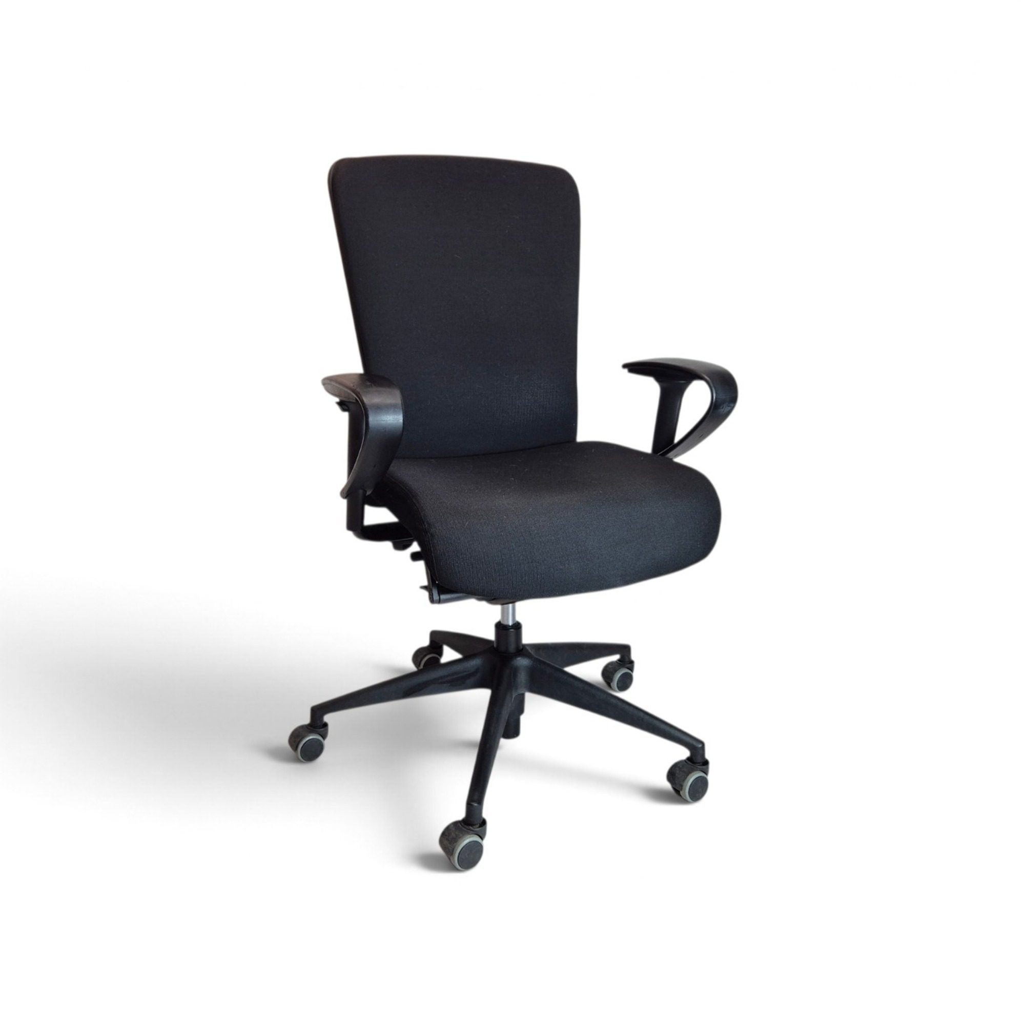 Girsberger Bürodrehstuhl gebraucht, Schwarz Stoff, Ergonomisch Black Edition, Original schräg von vorne links