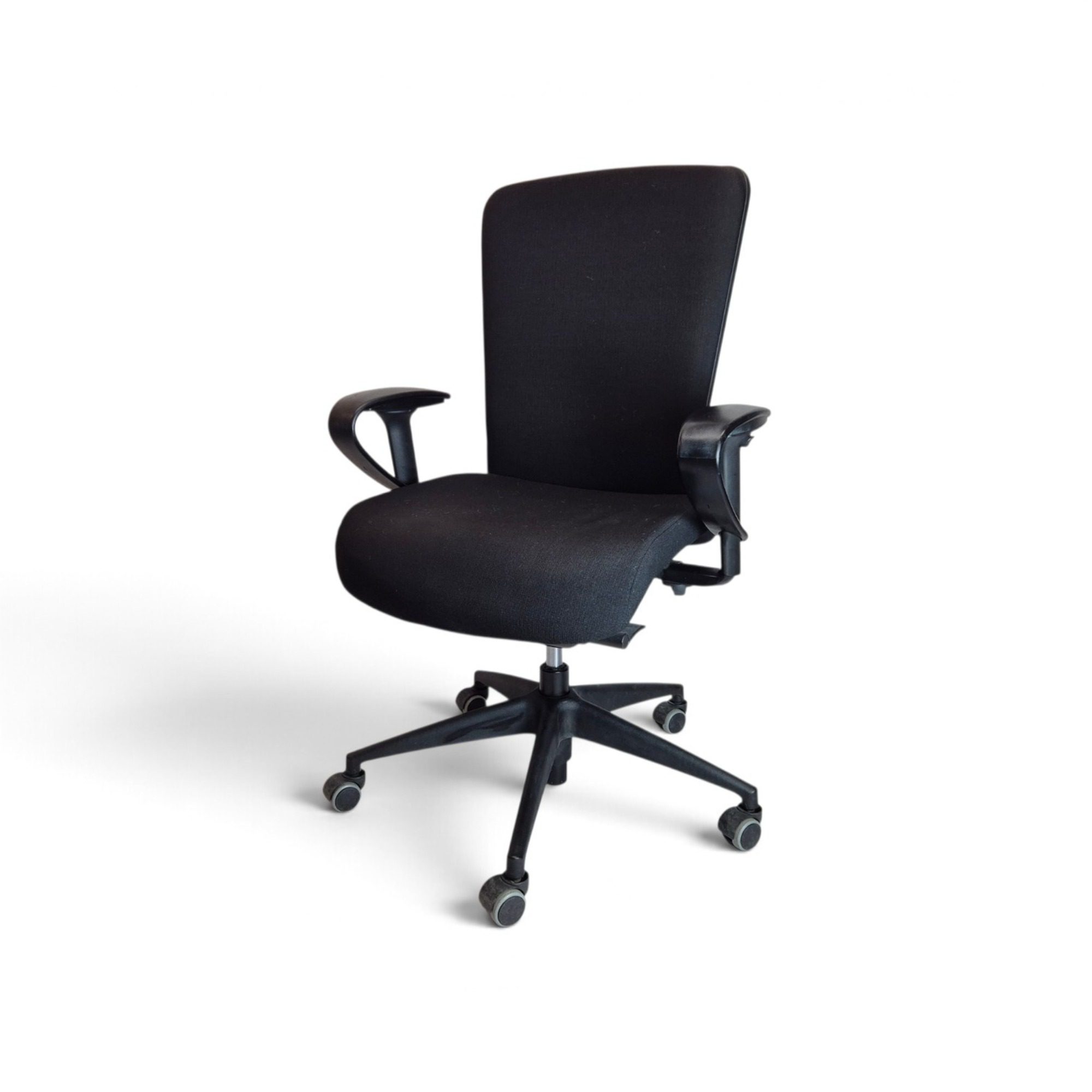 Girsberger Bürodrehstuhl gebraucht, Schwarz Stoff, Ergonomisch Black Edition, Original schräg von vorne links