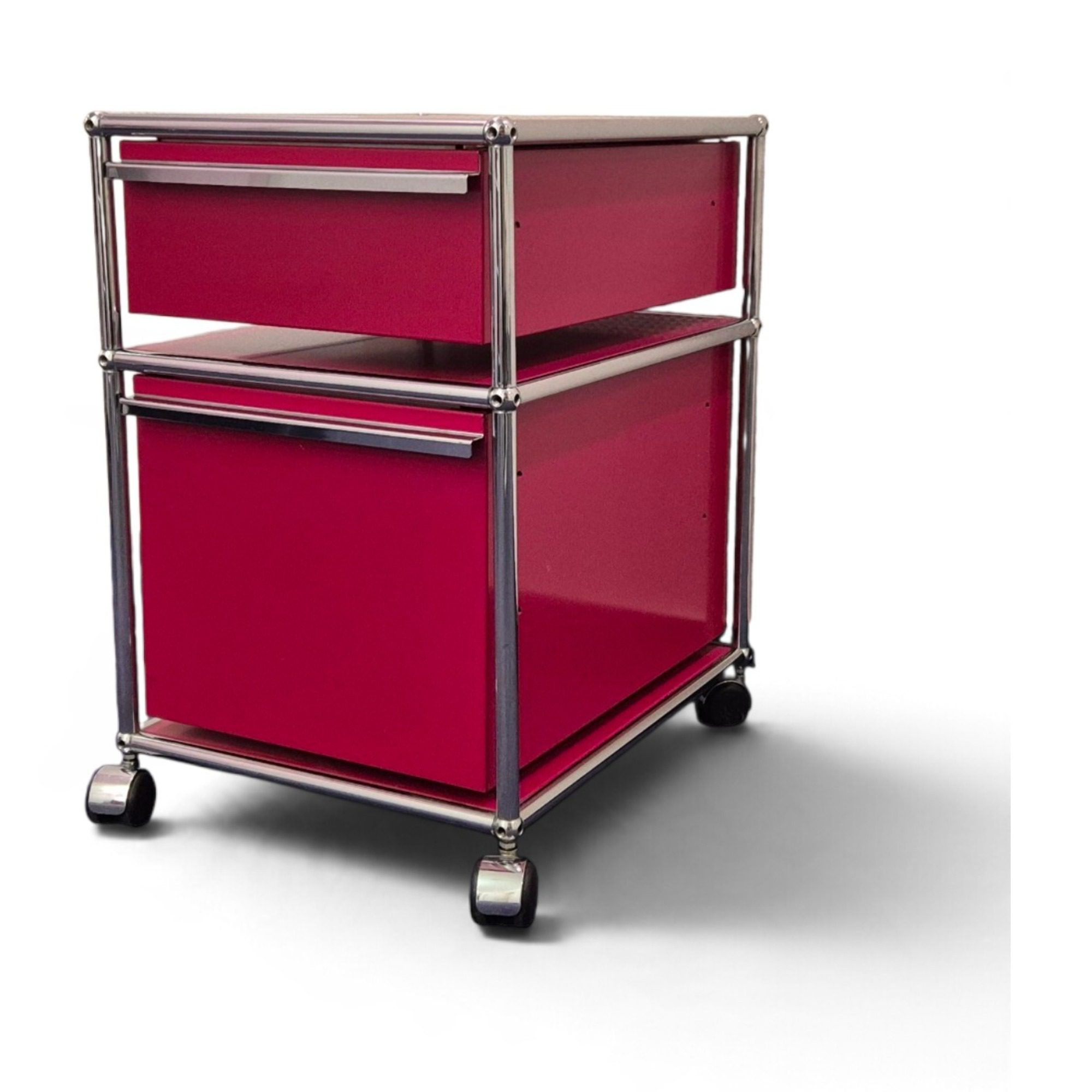 USM Haller Rollcontainer 2 Auszüge gebraucht, Rot Stahlblech, Verchromtes Gestell, Original schräg von vorne rechts